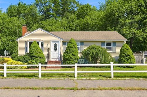 34 Roseen Rd, Holbrook, MA, 02343-1818 | Card Image