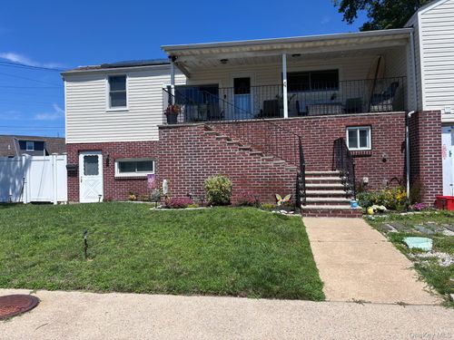 4 Parente Ln N, Island Park, NY, 11558-1032 | Card Image