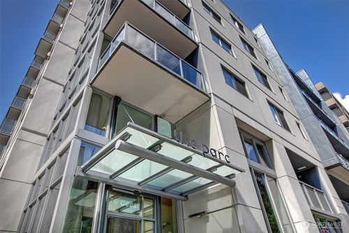 527-81 Clay St, Seattle, WA, 98121-4120 | Card Image
