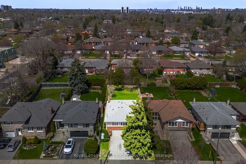 38 Renault Cres, Etobicoke, ON, M9P1J3 | Card Image