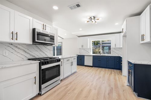 6646 Bayou View Dr, Houston, TX, 77091-2828 | Card Image