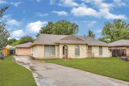 7314 Woodsman Trl, Houston, TX, 77040-1844 | Card Image