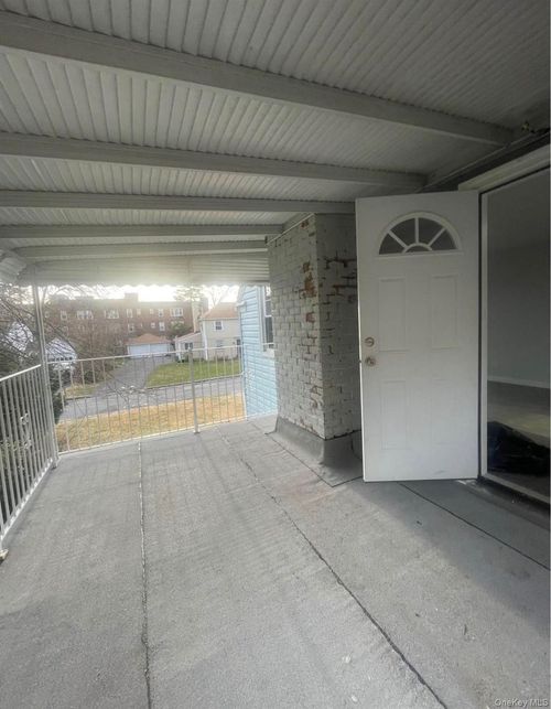 20 Ingraham Ln, Hempstead, NY, 11550-4441 | Card Image