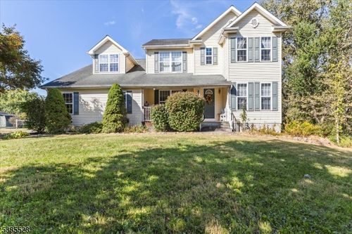 124 Pequest Dr, Belvidere, NJ, 07823-2640 | Card Image