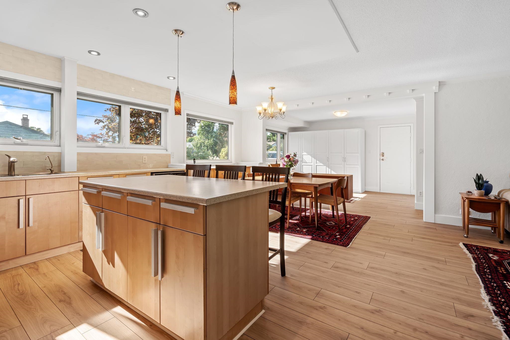 Residential in North Vancouver 5