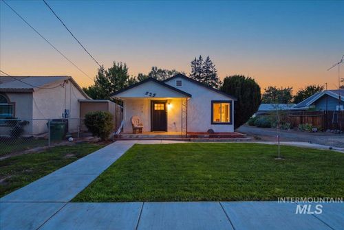 525 N 11th St, Payette, ID, 83661-2439 | Card Image