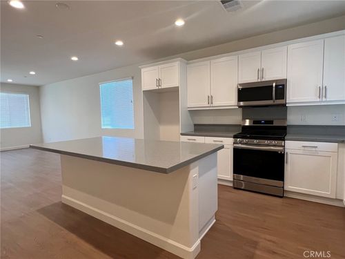 130 Grove Ct, Perris, CA, 92571-2640 | Card Image
