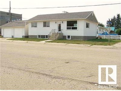 4903 51 Ave, House other with 3 bedrooms, 2 bathrooms and null parking in Evansburg AB | Image 2