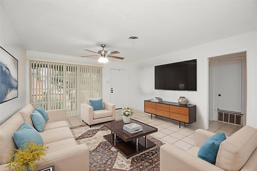 apt-207-5542 Holly St, Houston, TX, 77081-7433 | Card Image