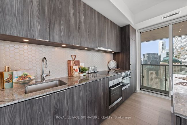 3305 - 15 Queens Quay E, Condo with 3 bedrooms, 2 bathrooms and 1 parking in Toronto ON | Image 24