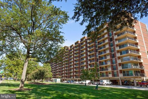 916-1300 Army Navy Dr, ARLINGTON, VA, 22202-2013 | Card Image