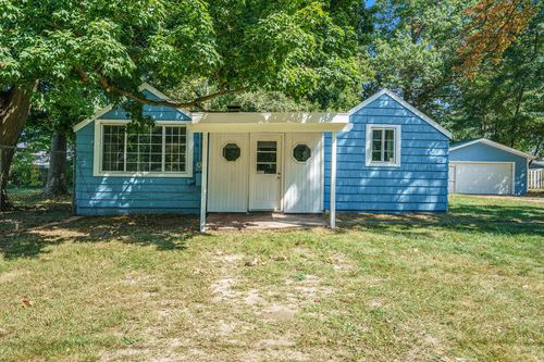 70275 Sheridan Dr, Edwardsburg, MI, 49112-9426 | Card Image