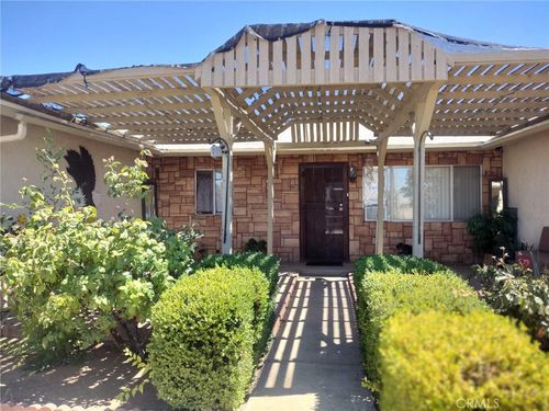 18199 Eucalyptus St, Hesperia, CA, 92345-5126 | Card Image