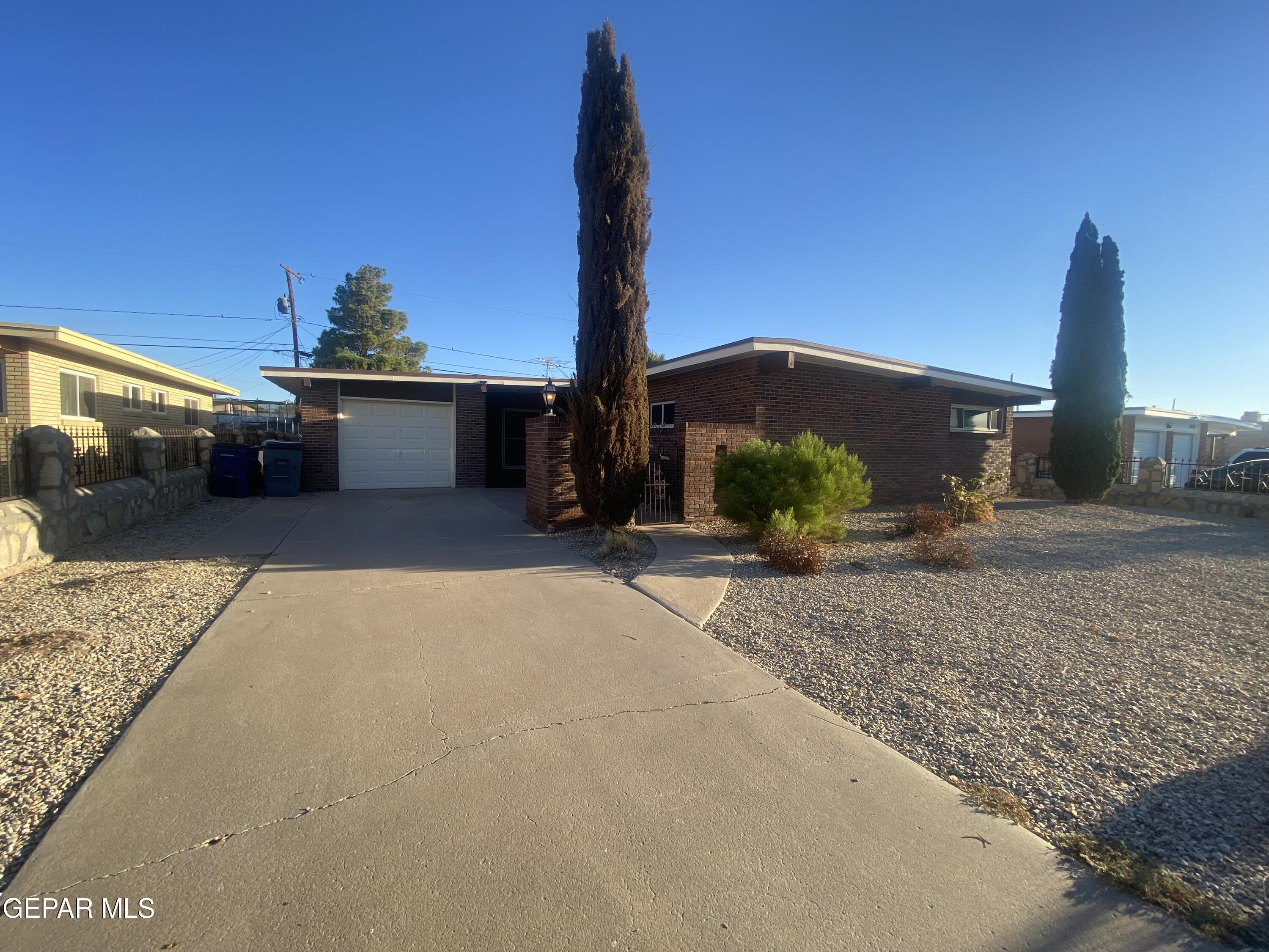 Yvette Ave, El Paso, TX 79924