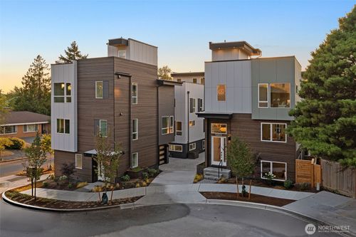 5203 Sand Point Pl Ne, Seattle, WA, 98105-2913 | Card Image