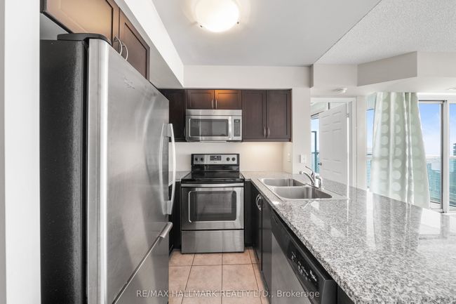 3501 - 19 Grand Trunk Cres, Condo with 1 bedrooms, 1 bathrooms and 1 parking in Toronto ON | Image 10