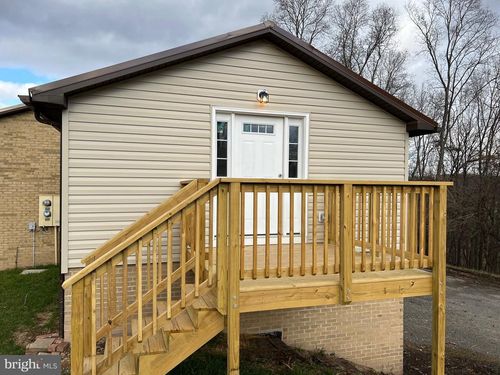 5-277 Briarwood Cir, BERKELEY SPRINGS, WV, 25411-7168 | Card Image