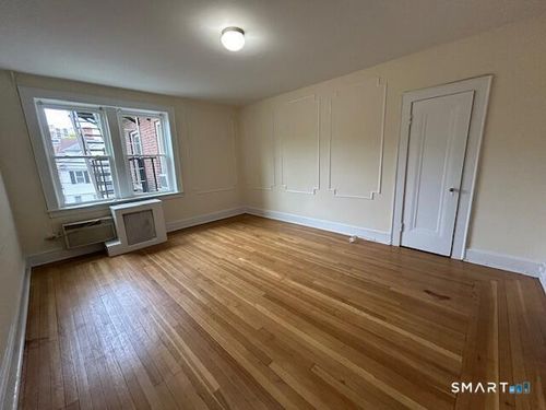 b3-86 Grove Street, Stamford, CT, 06901 | Card Image