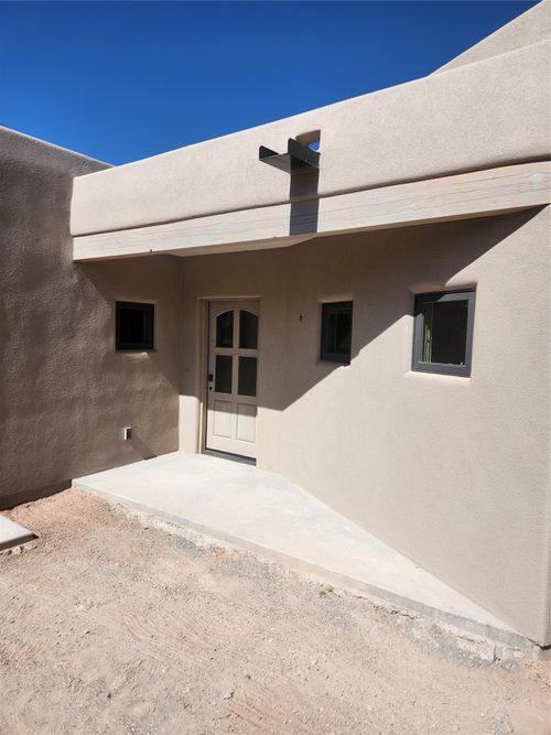20 Tanoito, Santa Fe, NM, 87506-7552 | Card Image