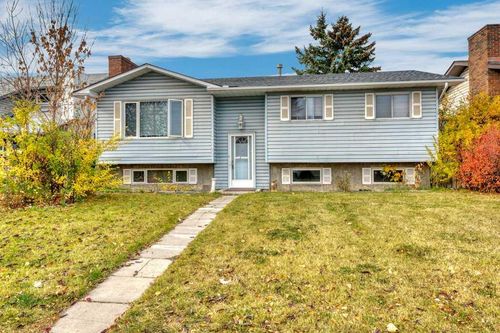 3427 56 St Ne, Calgary, AB, T1Y3N8 | Card Image
