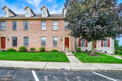 104 Weatherburn Dr, York, PA, 17402-7770 | Card Image