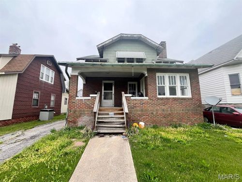 825 W Reed St, Moberly, MO, 65270-1330 | Card Image