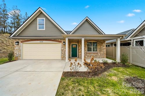 66-827C Wynnshire Dr, Hickory, NC, 28601-7346 | Card Image