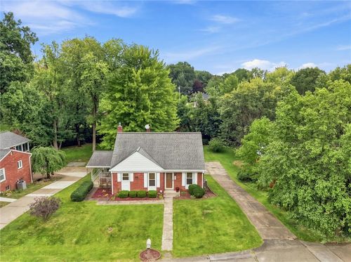 327 Mcintosh Dr, Coraopolis, PA, 15108-2757 | Card Image