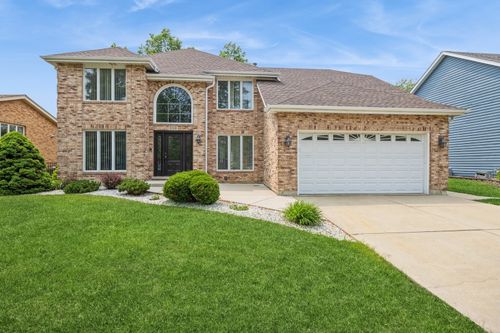 890 Woodcrest Ln, Lemont, IL, 60439-6117 | Card Image