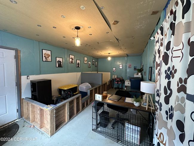 Office/Workshop/Kennel Area | Image 36