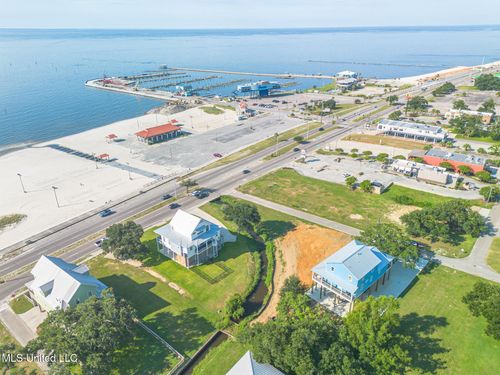 109 Douglas Ln, Long Beach, MS, 39560-6225 | Card Image