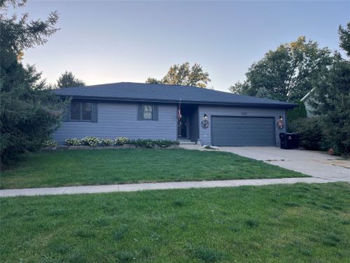 325 Ne Cedar Avenue, Earlham, IA, 50072 | Card Image