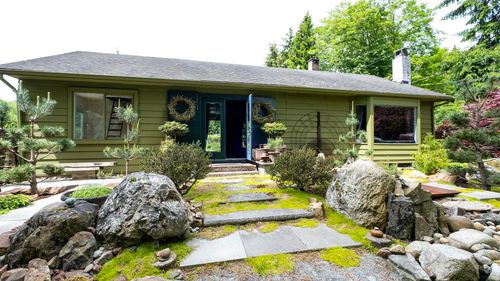 577 Pratt Rd, Gibsons, BC, V0N1V4 | Card Image