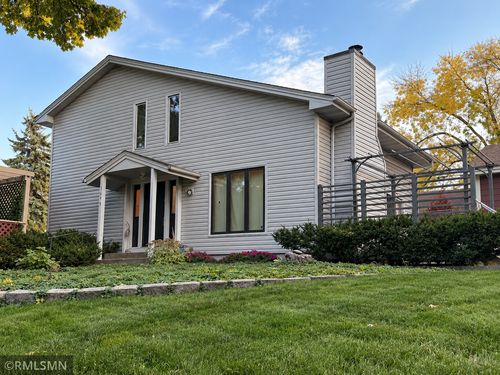 3493 Pilgrim Ln N, Plymouth, MN, 55441-2472 | Card Image