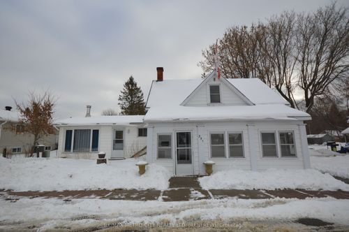 235 Renfrew Ave W, Renfrew, ON, K7V2Y7 | Card Image