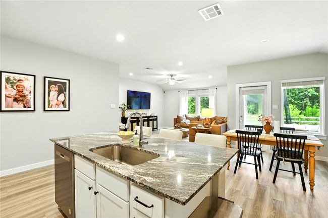 621 Little Spring Ct, House other with 4 bedrooms, 2 bathrooms and 2 parking in Anahuac TX | Image 9