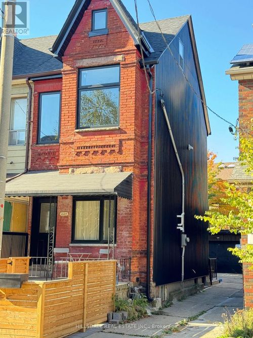 main-floor-220 Claremont Street, Toronto (Trinity-Bellwoods), ON, M6J2N2 | Card Image