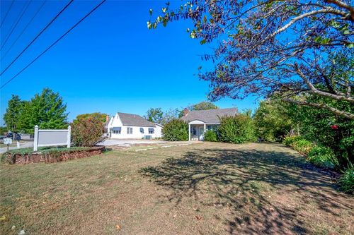 912 E 1st St, Chandler, OK, 74834-2404 | Card Image