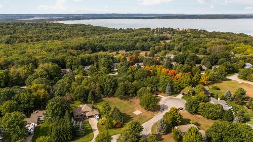 4731 Arthur Ct, Williamsburg, MI, 49690-9326 | Card Image