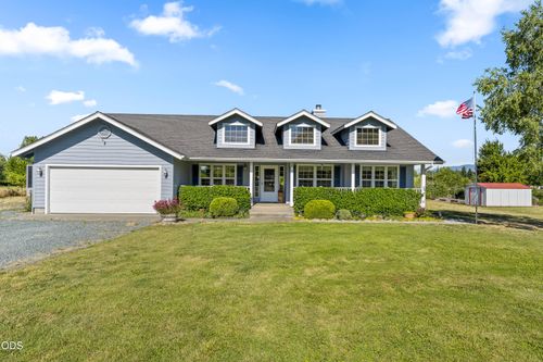 846 Schroeder Ln, Grants Pass, OR, 97527-6123 | Card Image