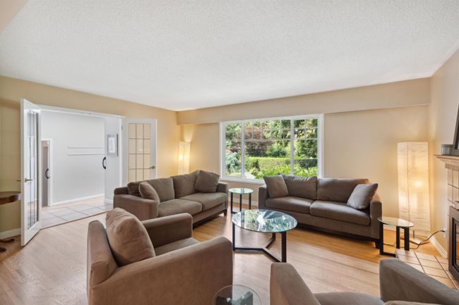 5670 Keith Road, House other with 3 bedrooms, 2 bathrooms and null parking in West Vancouver BC | Image 12
