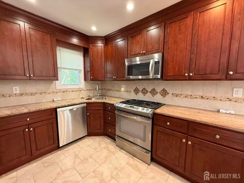 869 Gates Ave, Piscataway, NJ, 08854-5017 | Card Image
