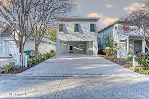 37 Chapel Hill Rd, Bay Saint Louis, MS, 39520-4605 | Card Image