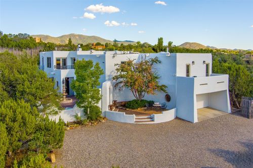 413 Los Arboles Dr, Santa Fe, NM, 87501-1255 | Card Image