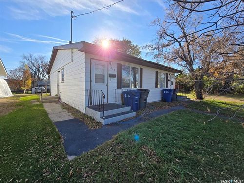 415 Calgary St, Broadview, SK, S0G2S0 | Card Image