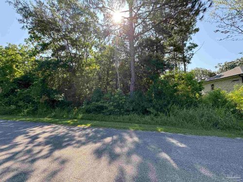 7542 Casa Grande Cir, Milton, FL, 32583-3222 | Card Image