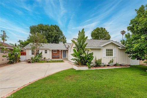 7038 Delco, Winnetka, CA, 91306 | Card Image