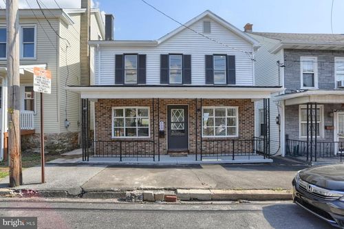 738 E Grand Ave, TOWER CITY, PA, 17980-1216 | Card Image