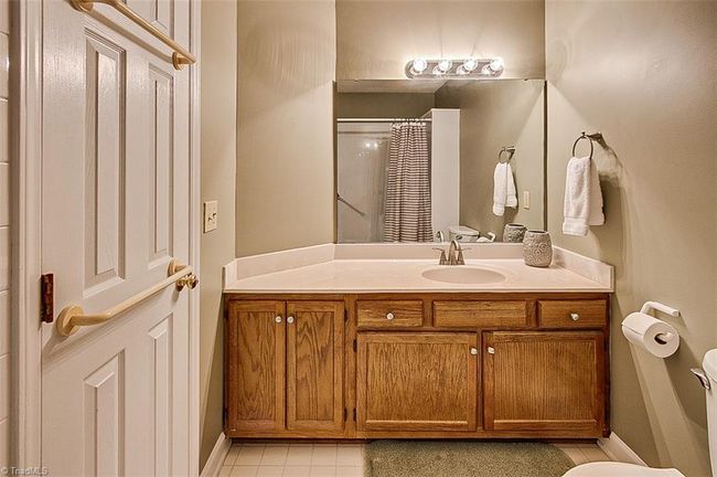 Primary Bathroom | Image 19