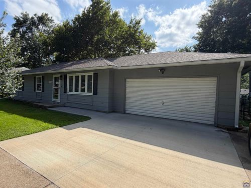 807 Homewood St, Emporia, KS, 66801-3426 | Card Image